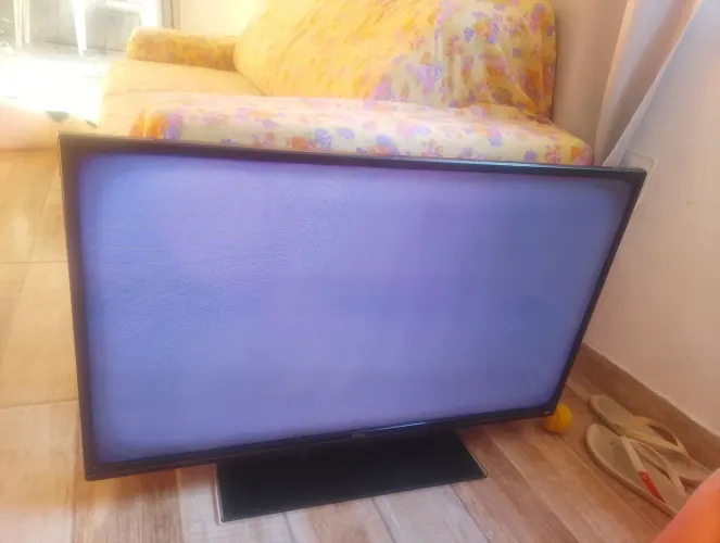 Tv led Philco 39' **LEIA**