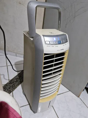 Climatizador de ar Eletrolux com gaveta para gelo