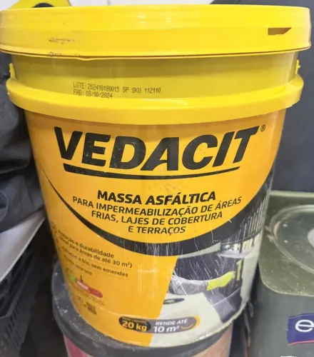 Massa asfáltica<br>Vedacit 20kg<br>$200Massa asfáltica<br>Vedacit 20kg<br>$200