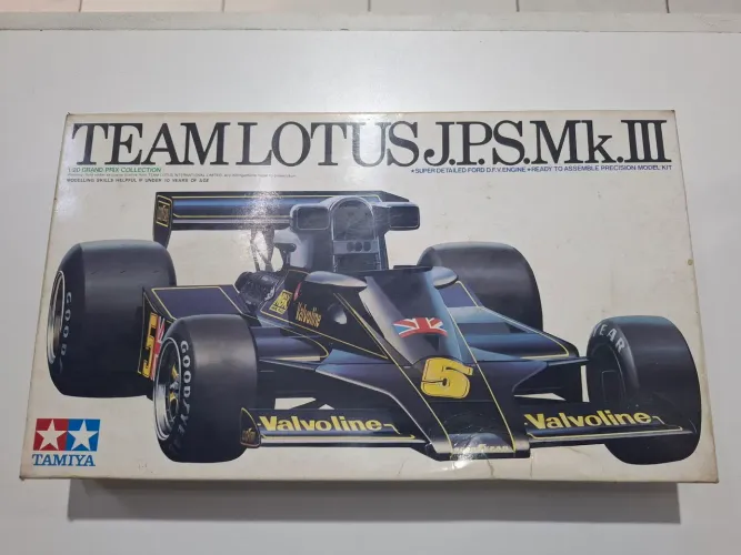 Kit de Montar Tamiya Team Lotus J.P.S. MK III Sem Montar na Caixa