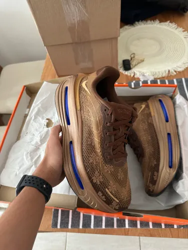 Pack Tênis: Nike Vomero Premium e New Balance 9060
