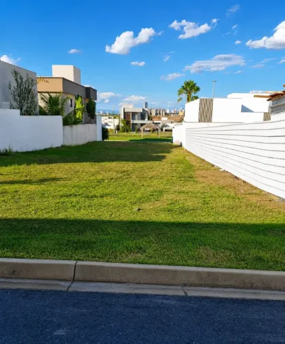 Vende-se terreno com 415m2 no Condomínio Florais da Mata em Várzea Grande MT