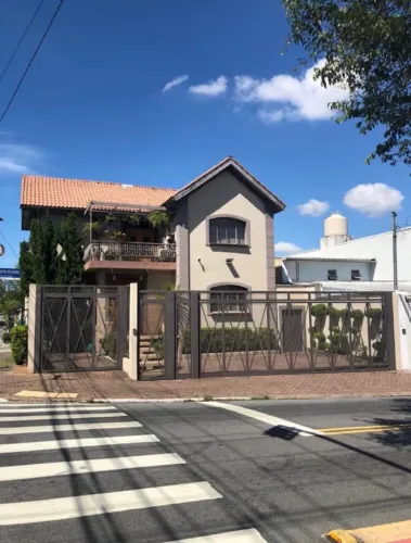 Casa comercial na Rua Doutor Mário Vicente, 340  456 m²