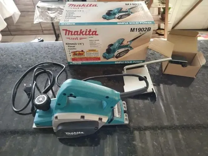 Plaina elétrica Makita M1902B 580W com 82mm ( 3-1/4POL) 220V nova