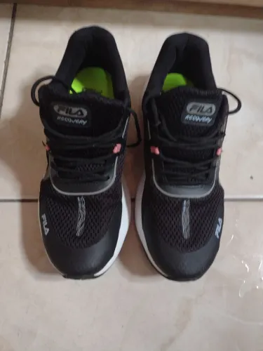 Tênis fila recovery novinho