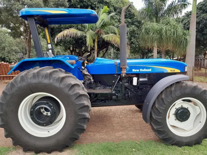 Trator New Holland 7630