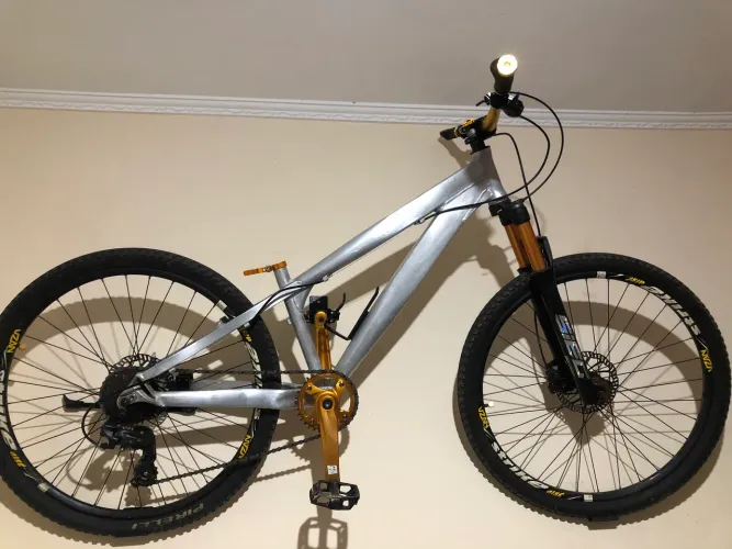 Bicicleta aro 26toda em alumínio amarelo