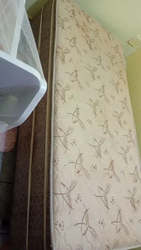 Vendo cama box solteiro usada