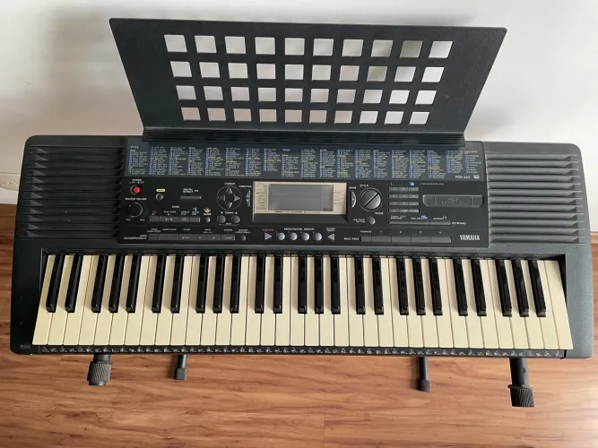 Teclado Arranjador Yamaha PSR-420 + Suporte em X + Suporte de partitura + Banqueta Thida