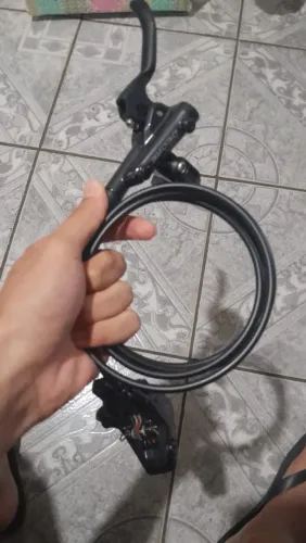 Freio shimano deore m6100, tem menos de 2 meses de uso 