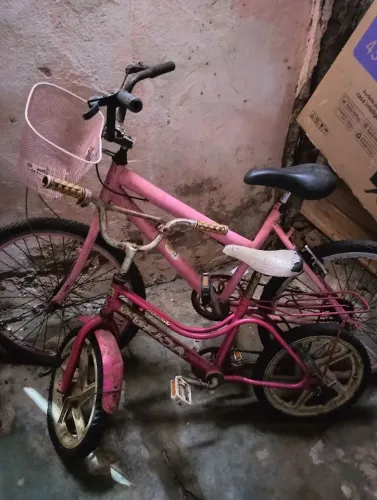 Vendo bicicleta no precinho só falta fazer a força do pneu
