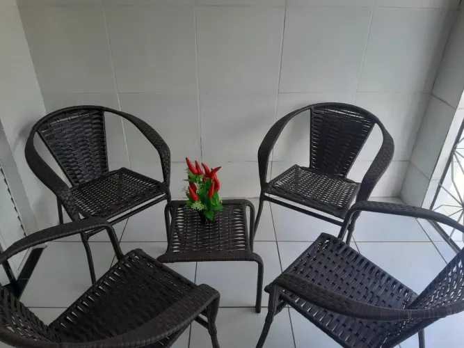 Conjunto de cadeira super bem conservada. Apenas 4 meses de uso