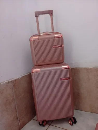 Mala feminina para viagem.