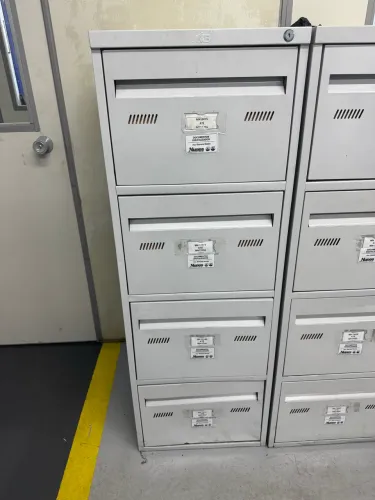 Arquivo de Aço - Quatro Gavetas de Pastas Suspensas