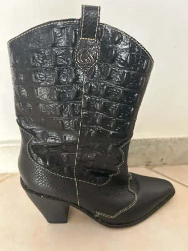 Bota - Carmen Steffens