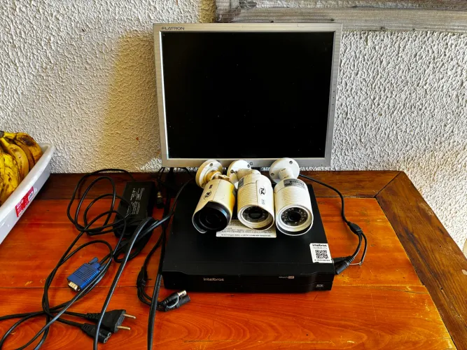 Central de Monitoramento CFTV Com 3 Câmeras - Pra Levar