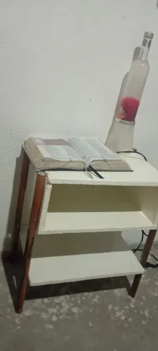 Mesinha de cabeceira 