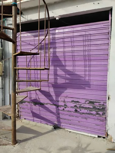 porta de ferro completa medida 210x230  valor 500,00 pra levar