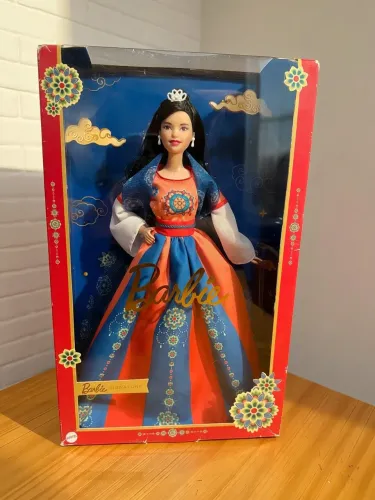 Barbie Signature Lunar New Year 2023 Completa na Caixa + Certificado