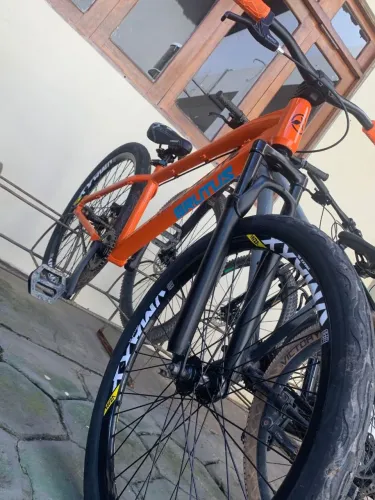 Bicicleta absolute nero em bom estado dois meses de uso