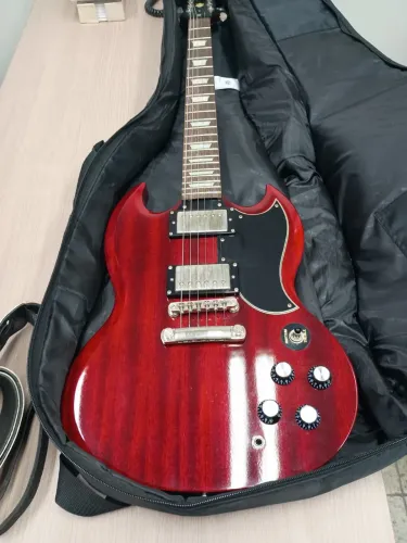Guitarra Ephiphone SG G400 com amplificador Peavey
