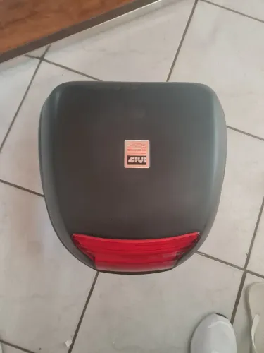 Baú moto givi