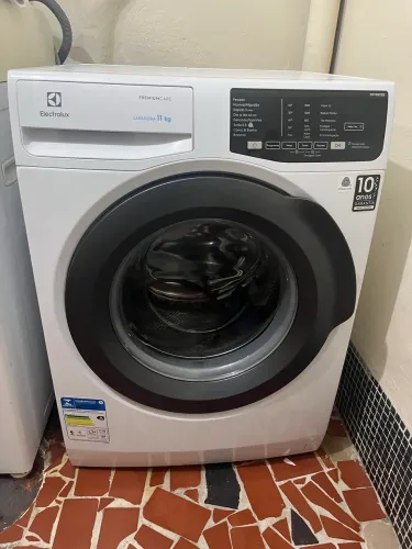 Máquina de lavar Eletrolux 12kg Frontal 127V