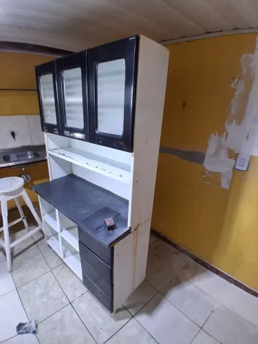 Armário pra desocupar espaço mesmo aproveite.