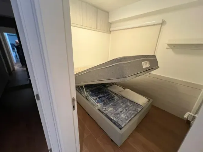 Cama de casal (box com baú + colchão), praticamente novos