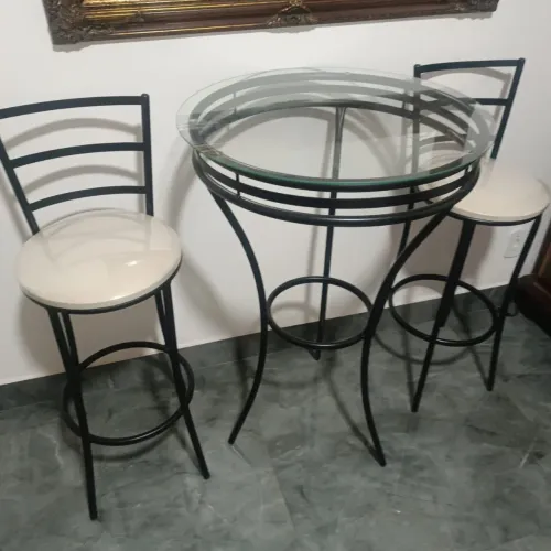 Conjunto Mesa Bistrô Alta com Tampo de Vidro + 2 Banquetas (Excelente Estado)