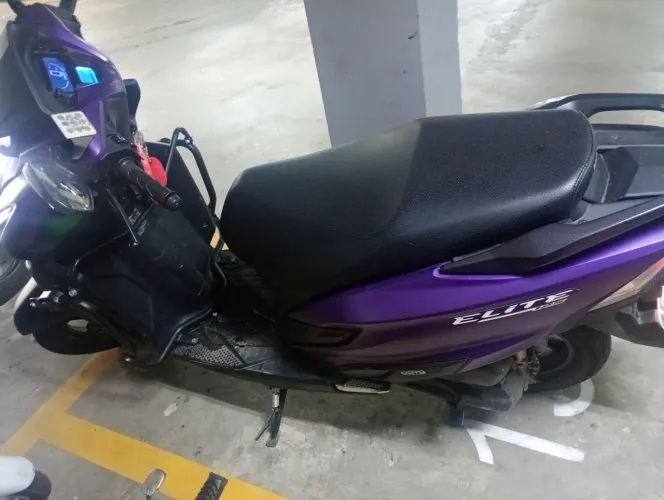 Vendo moto Elite 125 roxa