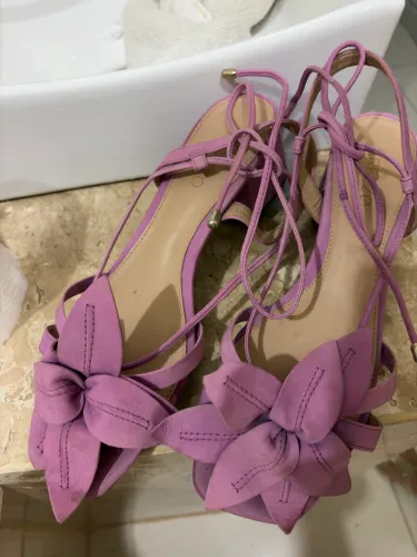 Vendo sandália Arezzo, tam 36, 50,00