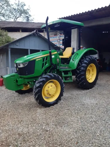 Trator John Deere 5060e