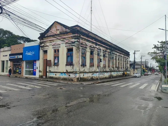 Imóvel para venda tem 684 metros quadrados em Centro - Bragança - PA
