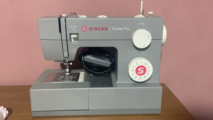 Máquina de costura singer facilita pro 4423 nova nunca usada