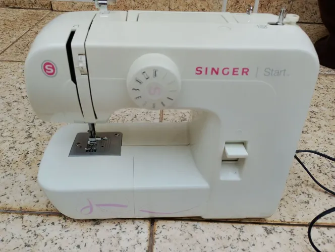 Máquina de Costurar Singer Start
