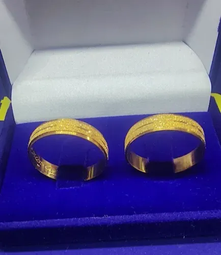 Par Alianças Fosco e Lisas Ouro 18 kilates Peso 5.50 Gramas Retas 5 mm Maciça