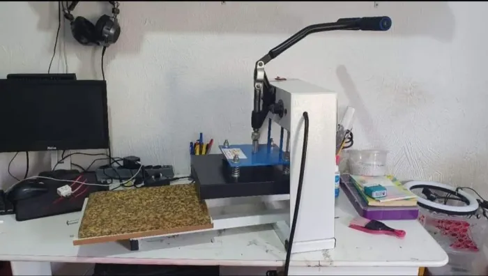 Máquina de prensar e máquina de caneca 