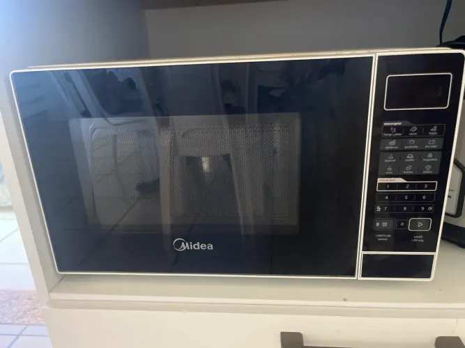 vendo microondas 500$ semi novo, interessados chamem no whatsapp *