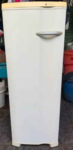 Freezer vertical branco