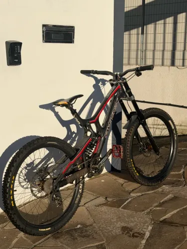 Santa Cruz V10 Carbon - Downhill