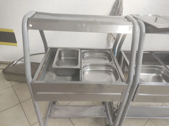 Buffet para saladas com 3 cubas