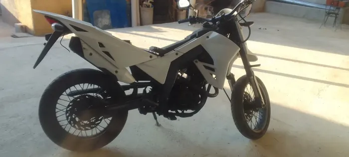 CRZ 150 para retirada de peças 