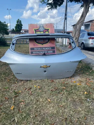 Tampa Traseira Porta Malas Chevrolet Onix LTZ 1.4 Prata (2012 a 2019) - Original