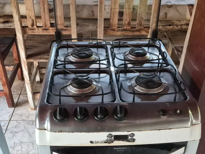 Vendo fogão 4 bocas marca Electrolux 