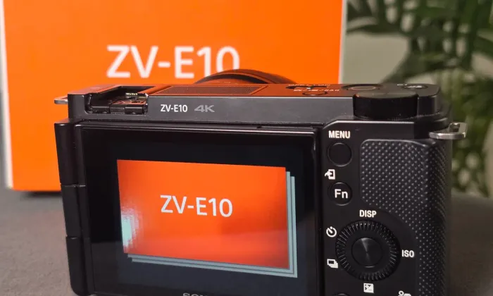 SONY ZVE-10 4K + LENTE PZ 16-50MM 1 MÊS SE USO