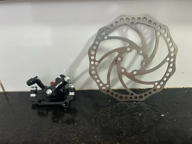     *NOVO NUNCA USADO* Freio a disco bike novo (pinça + disco 160mm)