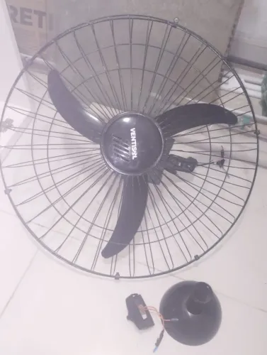 Vendo ventilador de parede semi novo