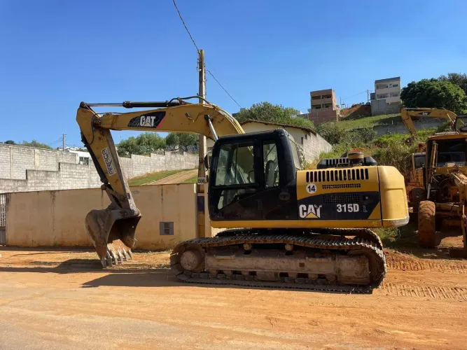 315DL  ESVADEIRA CATERPILLAR 2011