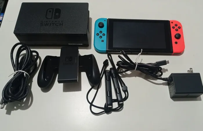 Nintendo switch V2 usado,não acompanha caixa 